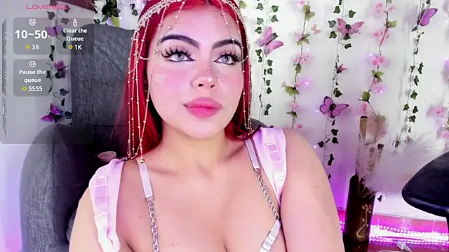 Snapshot of saray__jones chatting on 04-28-26, 04:34 saray jones online show from 04-28-26, 04:34