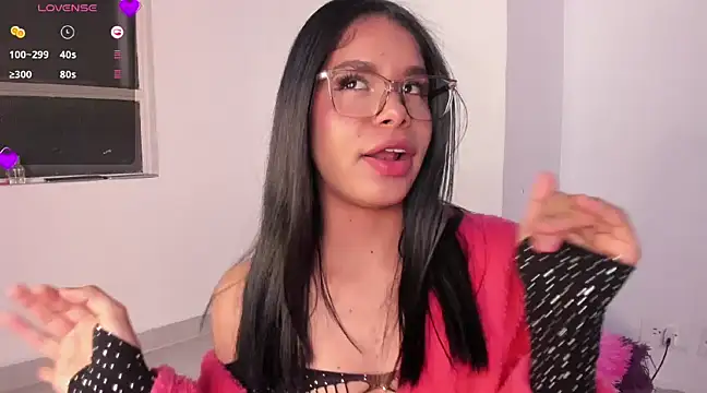 Snapshot of Cameron_Lovee chatting on 02-02-25, 01:02 Cameron Lovee online show from 02-02-25, 01:02