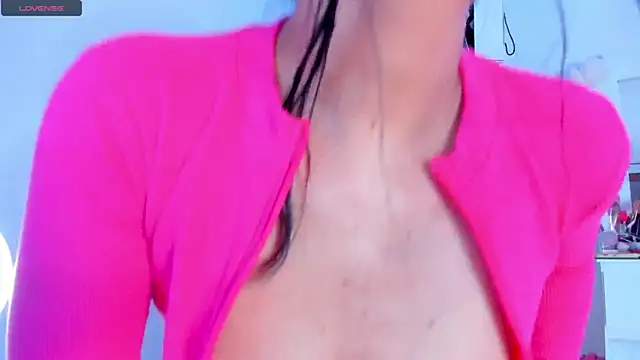 Snapshot of Cameron_Lovee chatting on 03-12-25, 04:35 Cameron Lovee online show from 03-12-25, 04:35