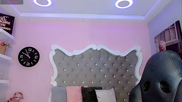 Snapshot of CamiiGarcia chatting on 02-25-25, 11:41 CamiiGarcia online show from 02-25-25, 11:41