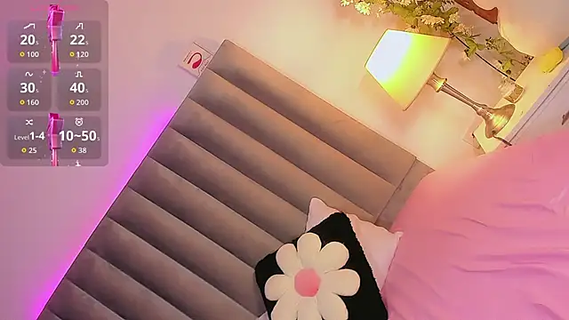 Snapshot of CamiiGarcia chatting on 10-06-25, 11:35 CamiiGarcia online show from 10-06-25, 11:35