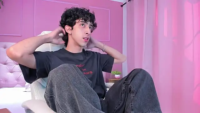 Alezzandro  online show from 01-22-25, 02:14