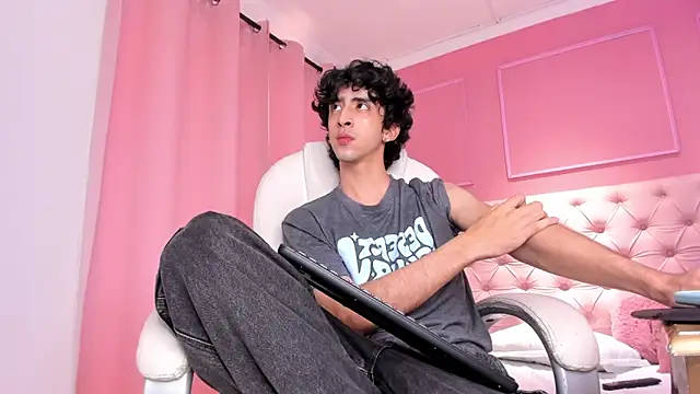 Alezzandro  online show from 01-29-25, 08:46