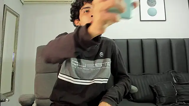 Alezzandro  online show from 02-14-25, 02:44