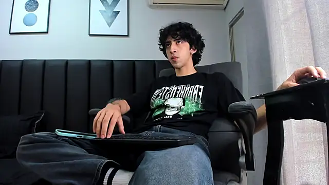 Alezzandro  online show from 03-05-25, 05:39