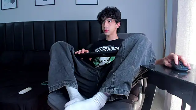 Alezzandro  online show from 03-22-25, 02:36