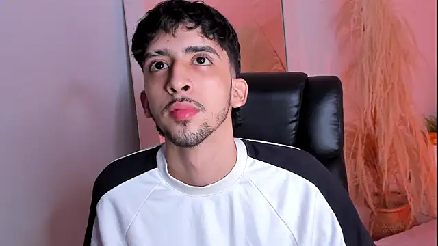 Alezzandro  online show from 09-20-25, 08:43