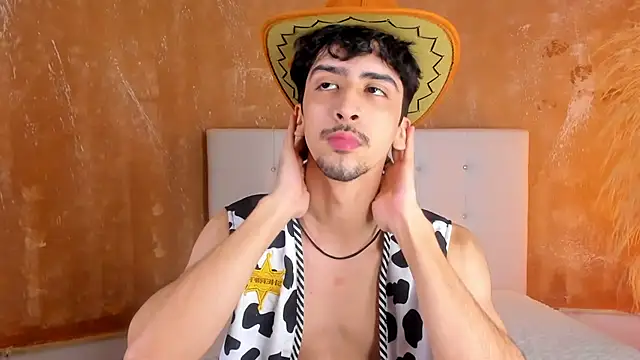 Alezzandro  online show from 11-07-25, 08:31