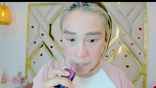 Lannajansen online show from 02-17-25, 01:32