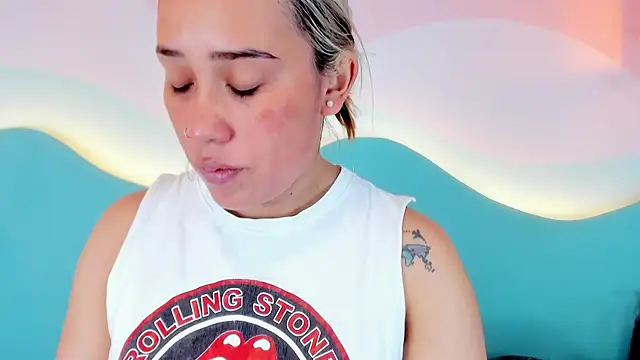 Lannajansen online show from 11-25-25, 01:44