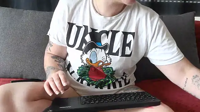 Snapshot of bunnyfox420 chatting on 05-01-26, 11:26 bunnyfox420 online show from 05-01-26, 11:26