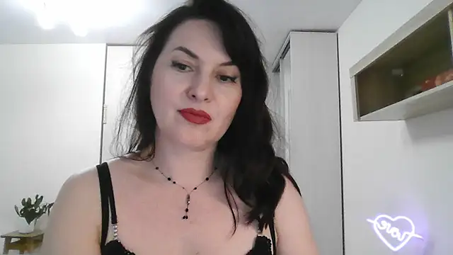 Victoria Glam online show from 02-13-25, 10:43