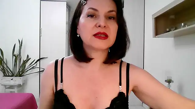 Victoria Glam online show from 04-10-26, 12:32