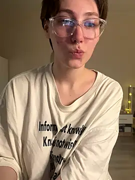 Molli Luv online show from 10-17-25, 05:48