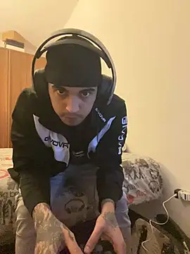 Snapshot of tony51753 chatting on 01-24-25, 07:07 tony51753 online show from 01-24-25, 07:07