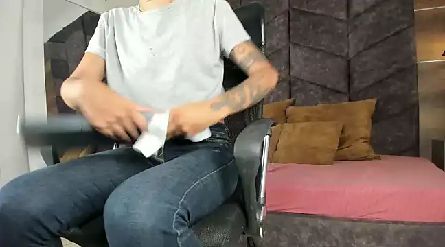 LauraaGomezz   online show from 01-26-25, 02:03