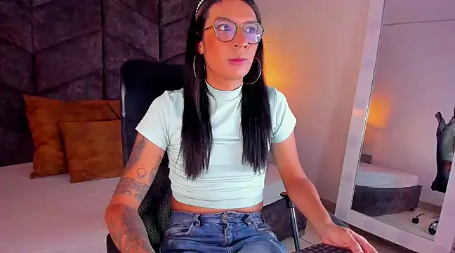 LauraaGomezz   online show from 01-28-25, 07:21