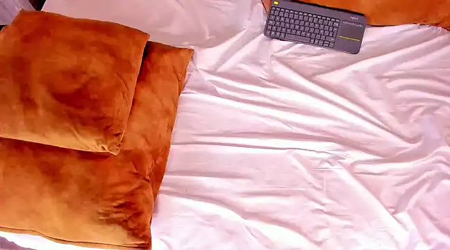 LauraaGomezz   online show from 01-30-25, 10:30