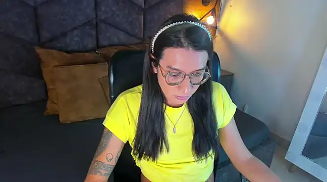 LauraaGomezz   online show from 02-03-25, 07:31