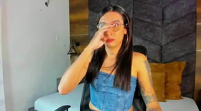 LauraaGomezz   online show from 02-19-25, 07:27