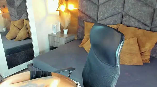 LauraaGomezz   online show from 02-20-25, 07:19