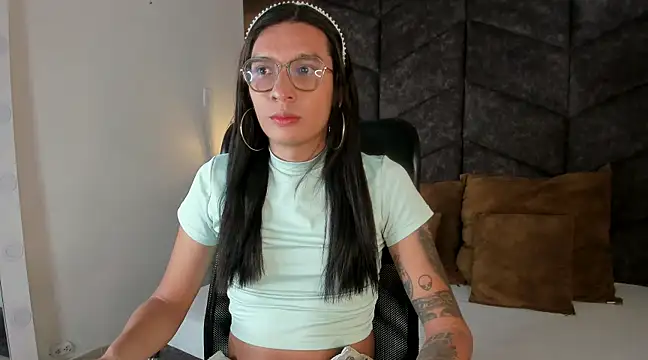 LauraaGomezz   online show from 02-21-25, 07:32