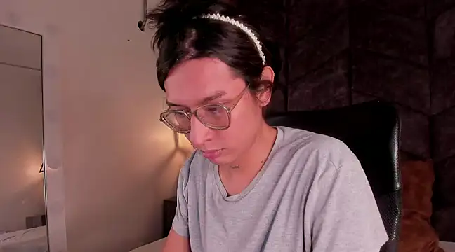 LauraaGomezz   online show from 02-24-25, 11:09