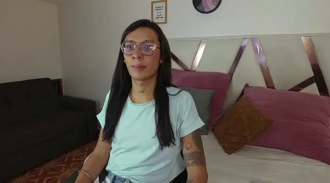 LauraaGomezz   online show from 02-25-25, 07:25