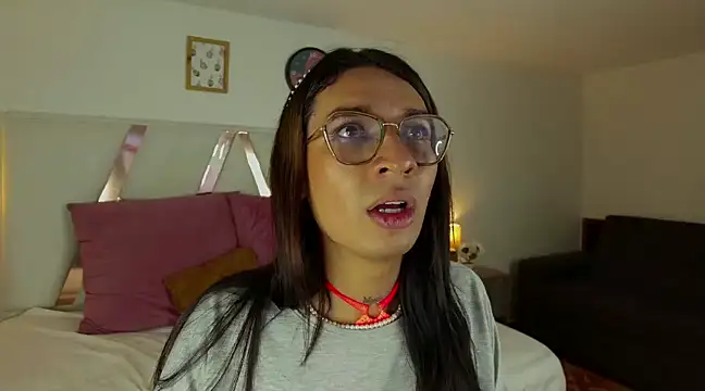 LauraaGomezz   online show from 03-07-25, 01:42