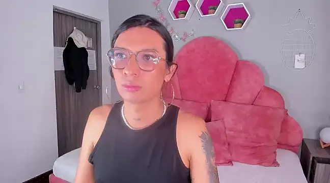 LauraaGomezz   online show from 03-09-25, 01:25