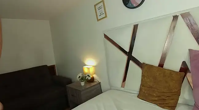 LauraaGomezz   online show from 03-11-25, 01:05