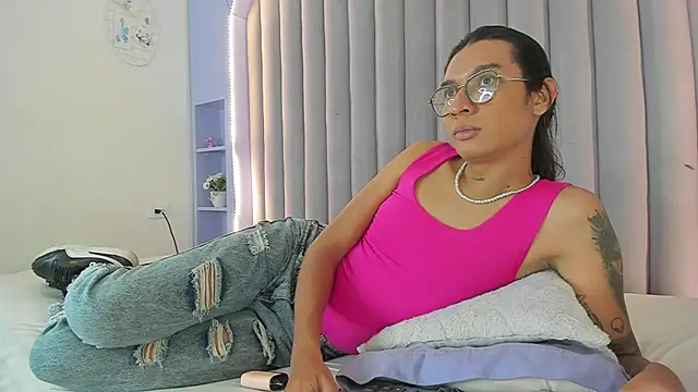 LauraaGomezz   online show from 09-08-25, 07:35