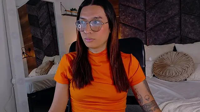 LauraaGomezz   online show from 09-12-25, 07:47