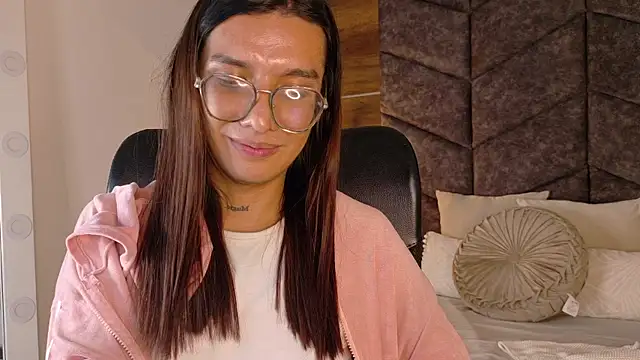 LauraaGomezz   online show from 09-16-25, 11:39