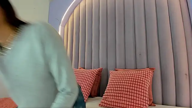 LauraaGomezz   online show from 09-19-25, 07:25