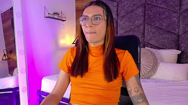 LauraaGomezz   online show from 09-23-25, 07:28