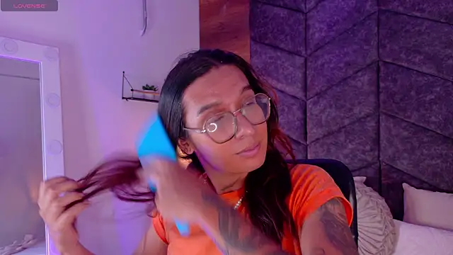 LauraaGomezz   online show from 09-25-25, 07:28