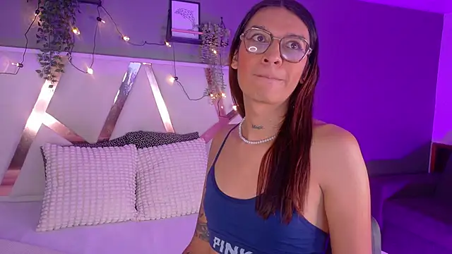 LauraaGomezz   online show from 10-10-25, 07:24