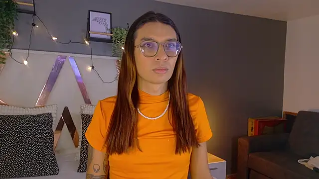 LauraaGomezz   online show from 10-13-25, 07:36