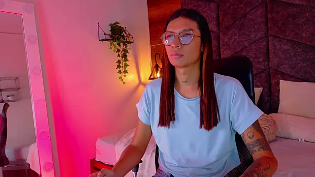 LauraaGomezz   online show from 10-16-25, 07:37