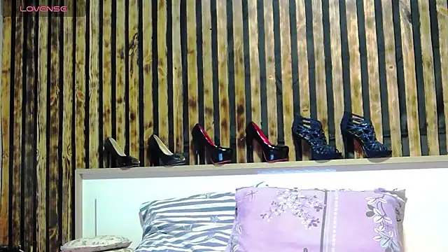 Snapshot of Alis_Lovi chatting on 03-18-26, 10:57 Alis Lovi online show from 03-18-26, 10:57