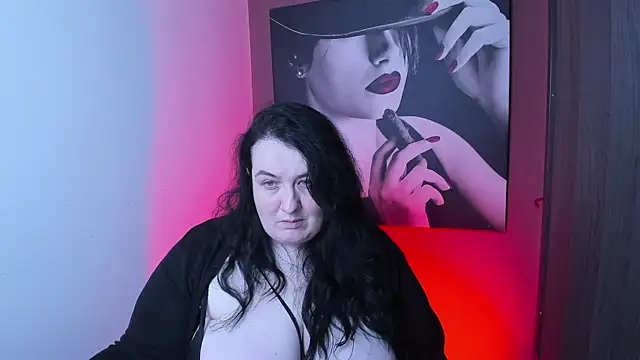 Snapshot of QueenOfHaze chatting on 11-15-25, 07:43 QueenOfHaze online show from 11-15-25, 07:43