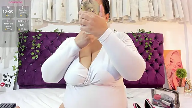 Snapshot of AmmyPike1 chatting on 03-08-26, 02:32 AmmyPike1 online show from 03-08-26, 02:32