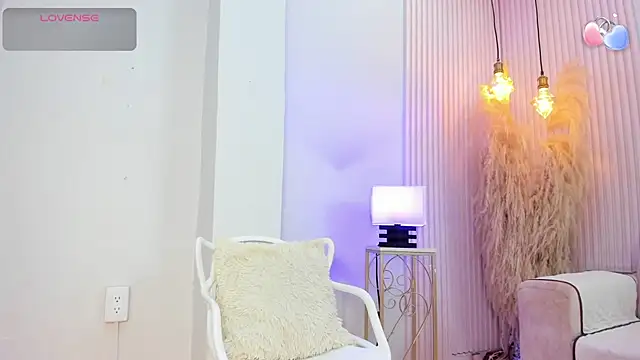 Snapshot of alana_rossetti chatting on 02-19-26, 12:01 alana rossetti online show from 02-19-26, 12:01