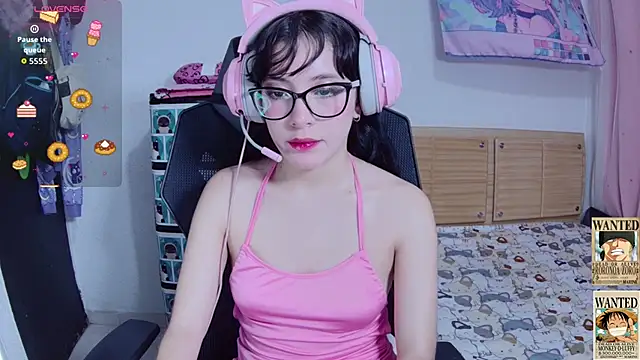 Snapshot of Yuna_pinkk chatting on 10-18-25, 04:04 Yuna pinkk online show from 10-18-25, 04:04