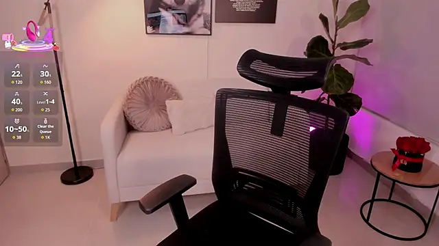 LairaScott online show from 11-10-25, 11:37