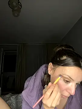 bunnythetailor online show from 10-14-25, 06:09