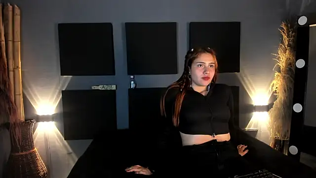 Snapshot of Nikki_and_Mayk chatting on 02-01-25, 02:26 Nikki and Mayk online show from 02-01-25, 02:26