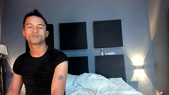 Snapshot of Nikki_and_Mayk chatting on 09-16-25, 04:02 Nikki and Mayk online show from 09-16-25, 04:02