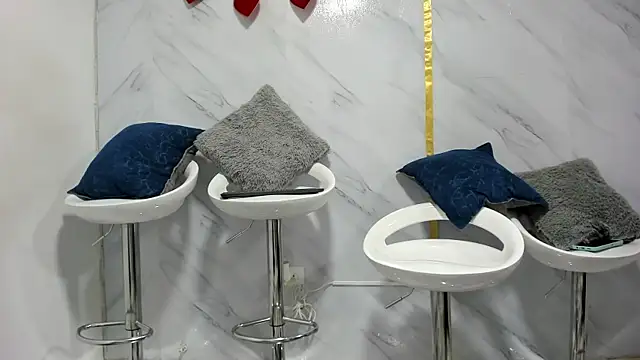 emilly09 online show from 02-12-25, 09:33